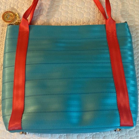 Harvey’s D23 Exclusive Dumbo Poster Tote - Picture 4 of 6